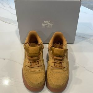 Nike Air Force 1 LV8 3